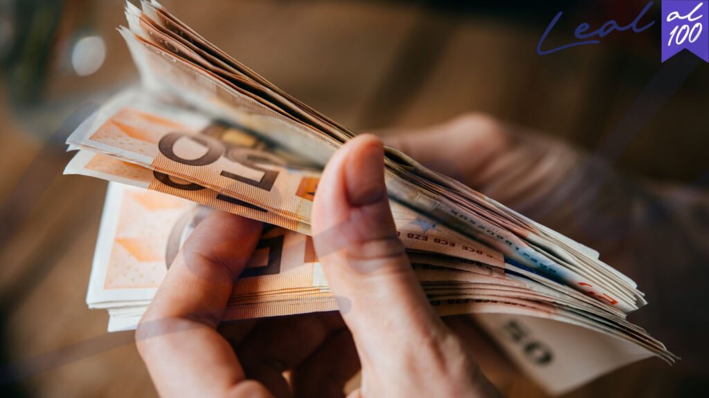 mano contando euros carga fiscal nómada digital en españa